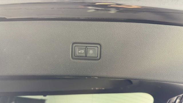 Used 2019 Audi Q8 Prestige w/ Luxury Package AWD/4WD image 38