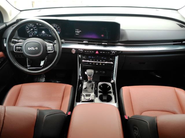 Used 2024 Kia Carnival SX Prestige image 3