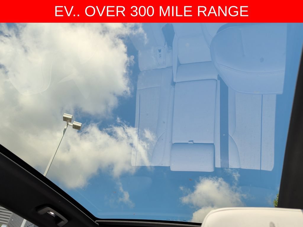 Used 2024 Cadillac Lyriq Luxury w/ LPO, Floor Liner Package AWD/4WD image 28