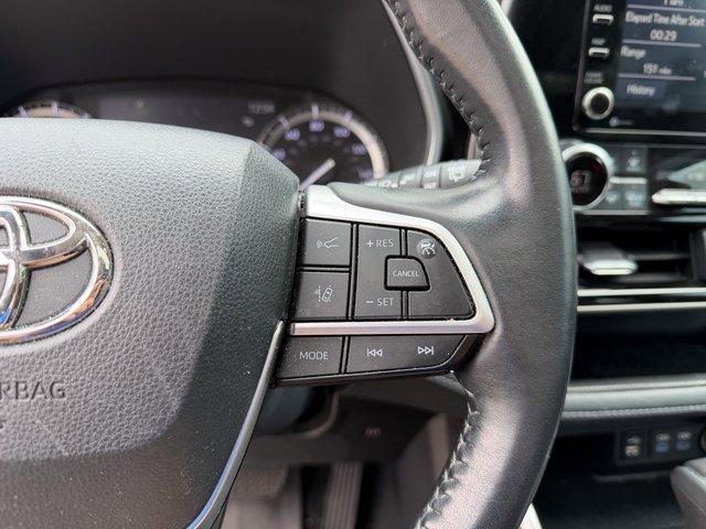 Used 2022 Toyota Highlander XLE image 10