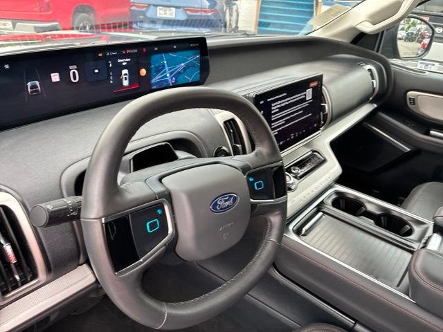 Used 2025 Ford Expedition Active AWD/4WD image 65