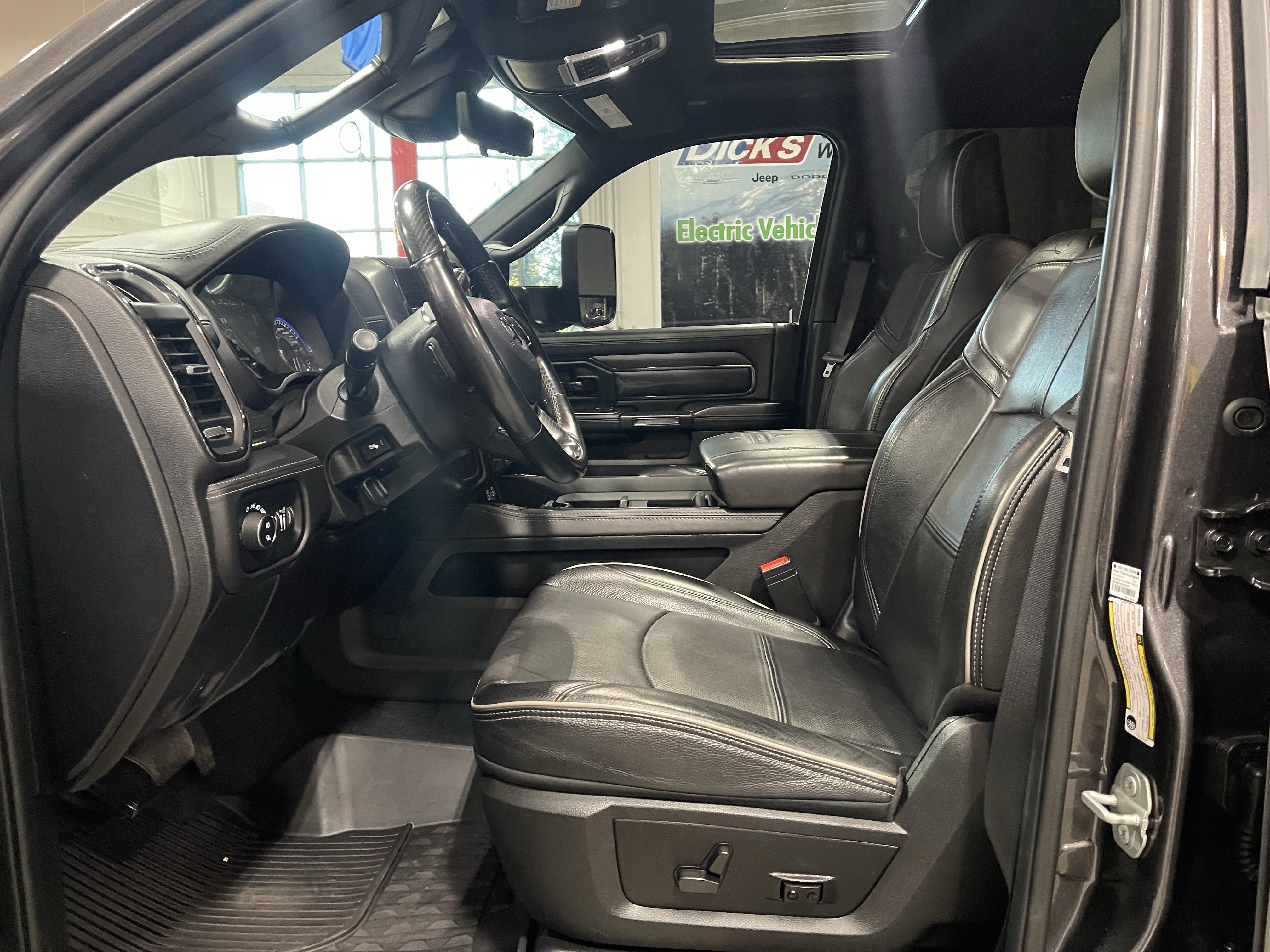 Used 2022 RAM 3500 Limited AWD/4WD image 12