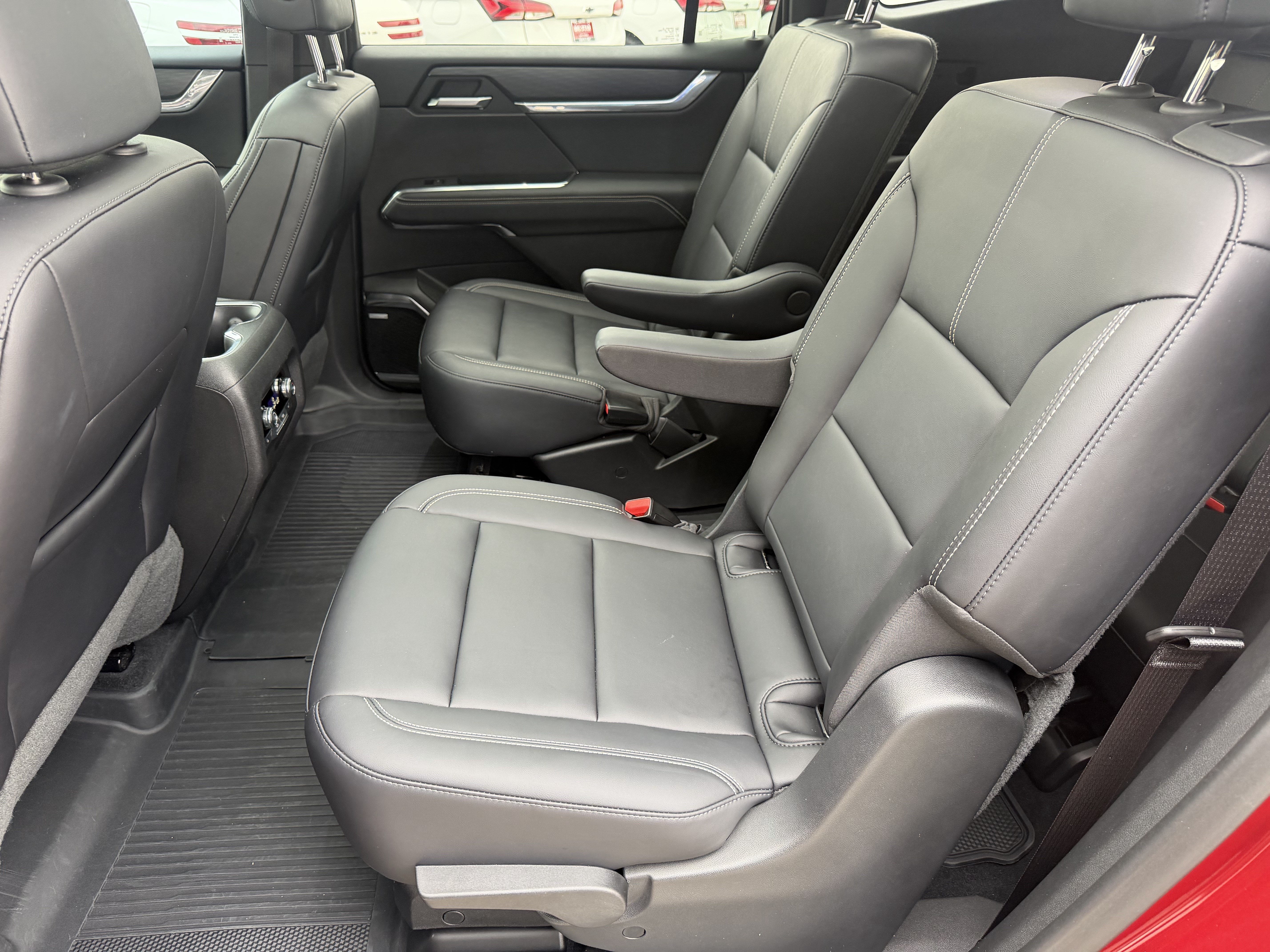 Used 2025 GMC Acadia Elevation w/ Elevation Premium Package FWD image 25
