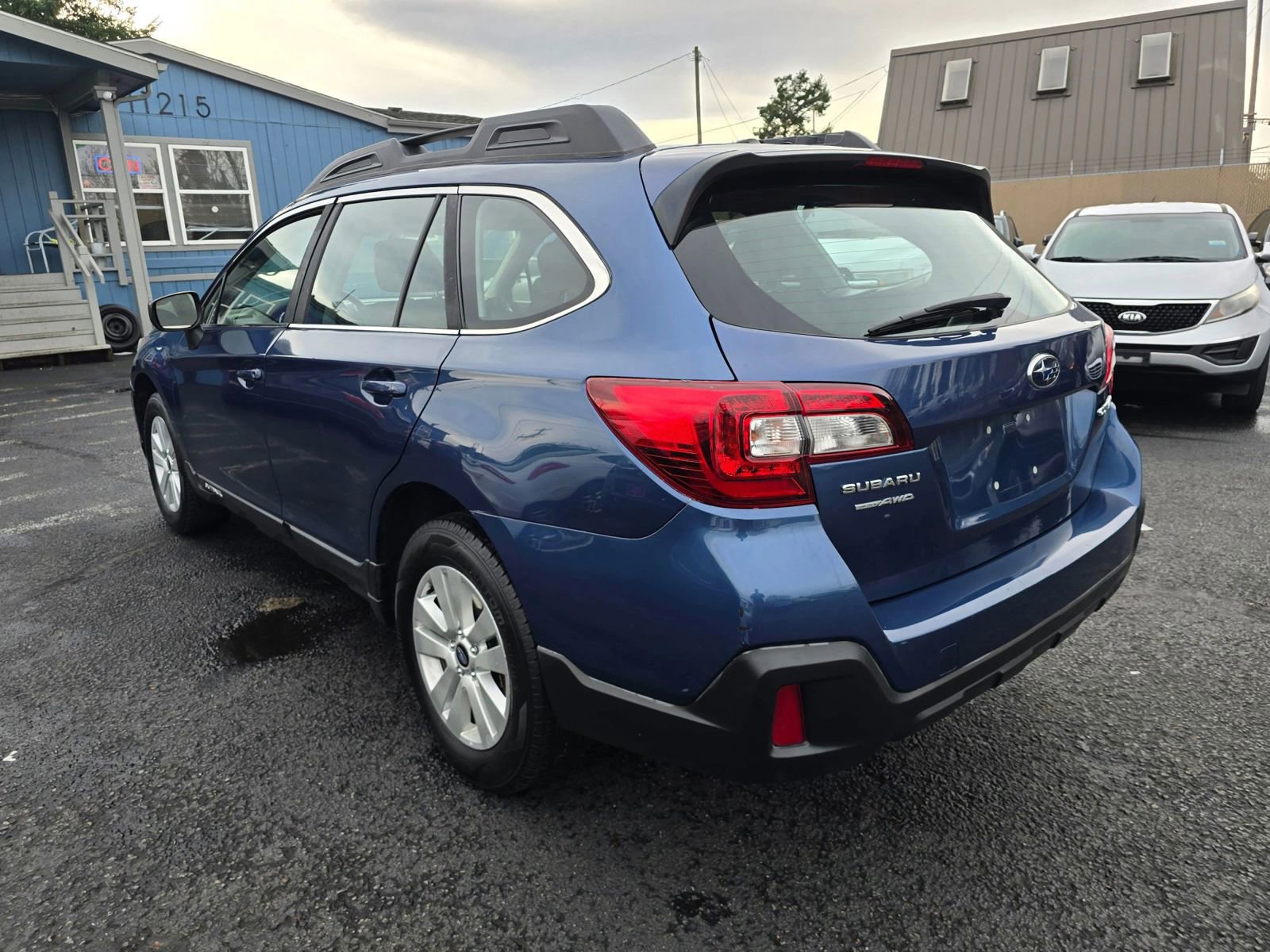 Used 2019 Subaru Outback 2.5i AWD/4WD image 3