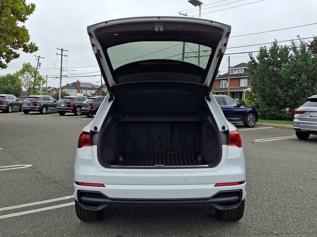 Used 2023 Audi Q3 2.0T Premium w/ Black Optic Sport Package AWD/4WD image 28
