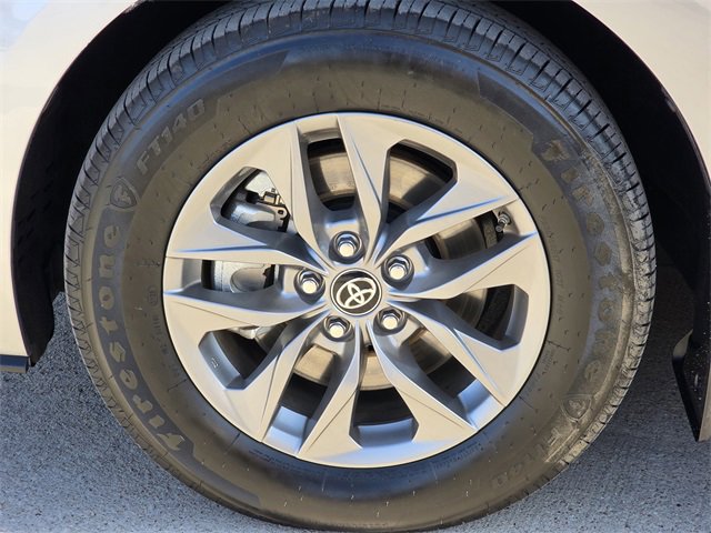 Used 2025 Toyota Sienna LE image 10