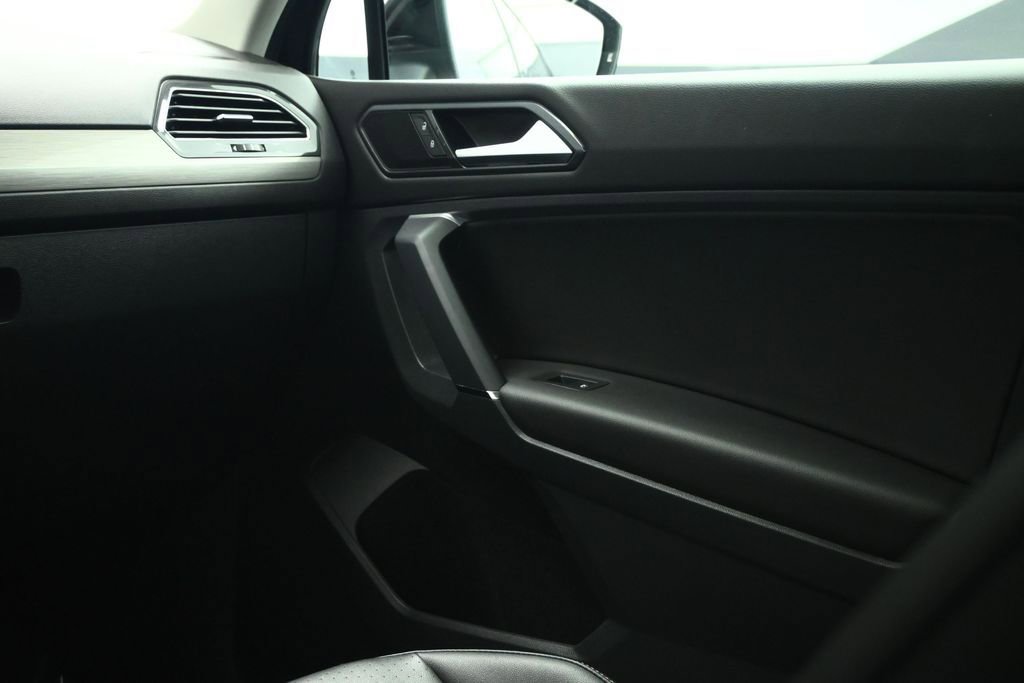 Used 2018 Volkswagen Tiguan SE w/ Panoramic Sunroof Package AWD/4WD image 41