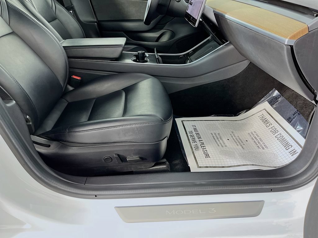 Used 2020 Tesla Model 3 Standard Range RWD image 32