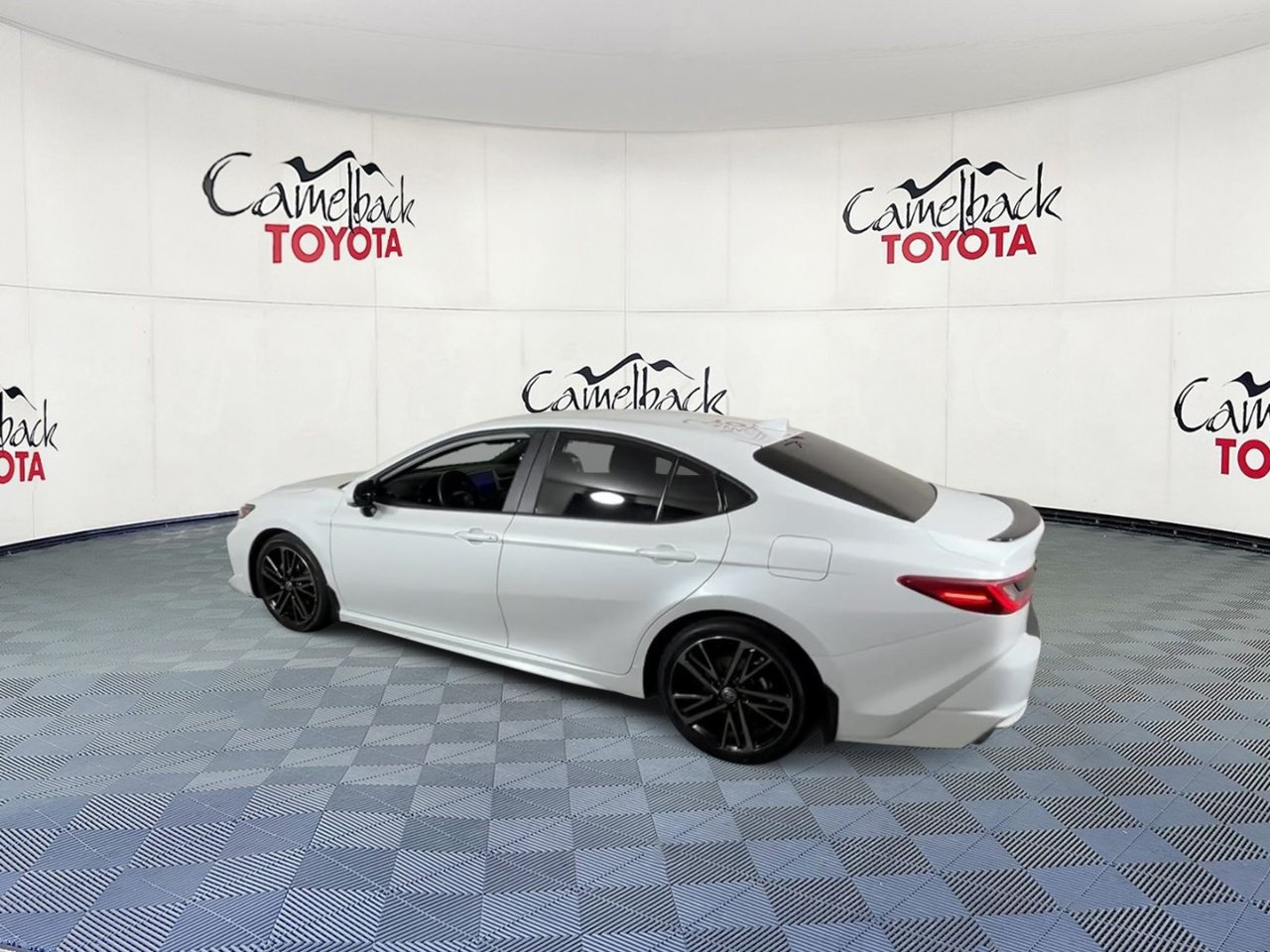 Used 2025 Toyota Camry XSE FWD image 8