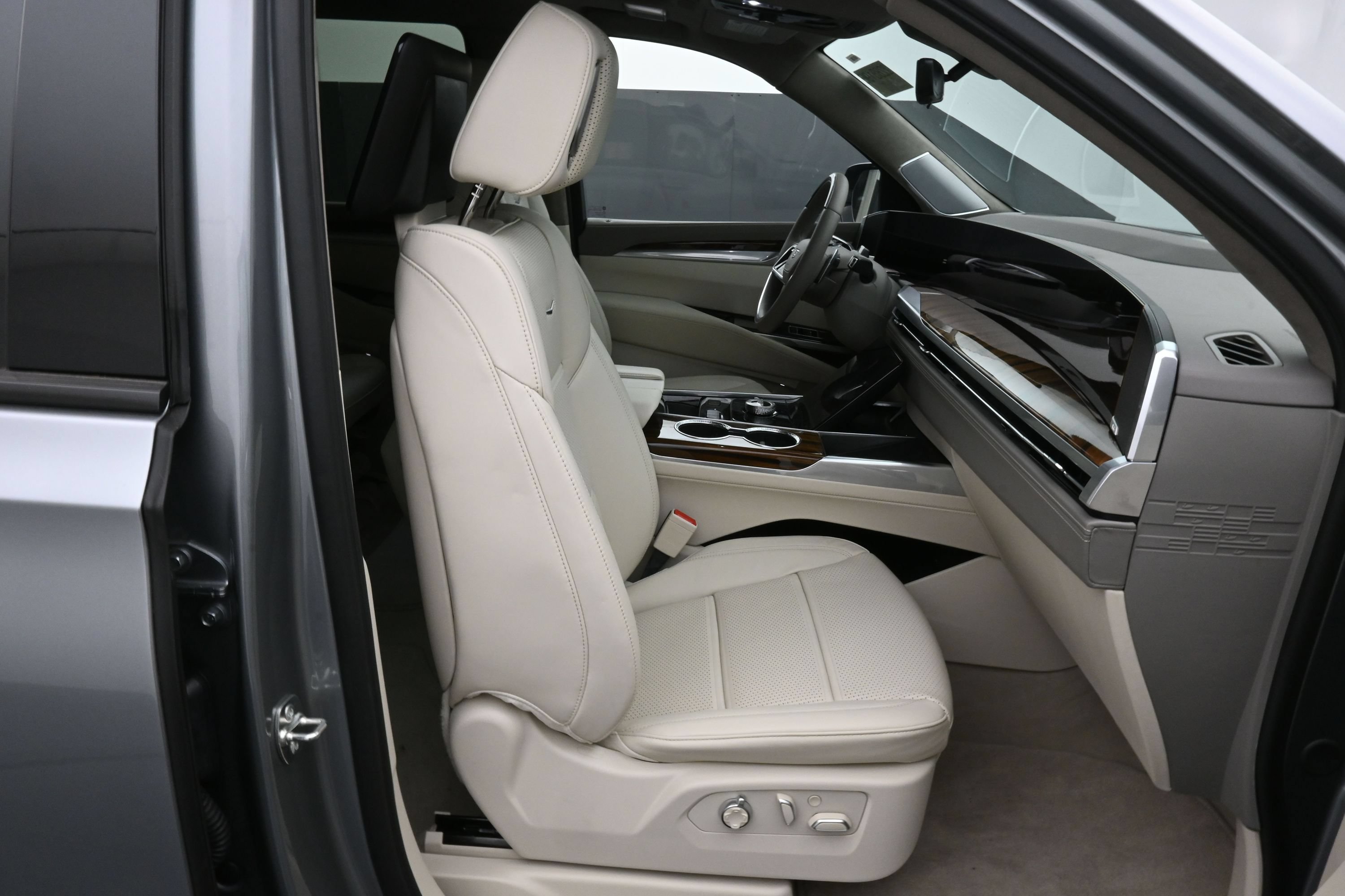 New 2026 Cadillac Escalade Platinum Sport AWD/4WD image 13