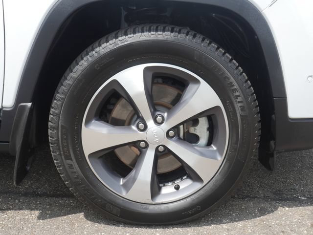 Used 2021 Jeep Cherokee Limited w/ Elite Package AWD/4WD image 12
