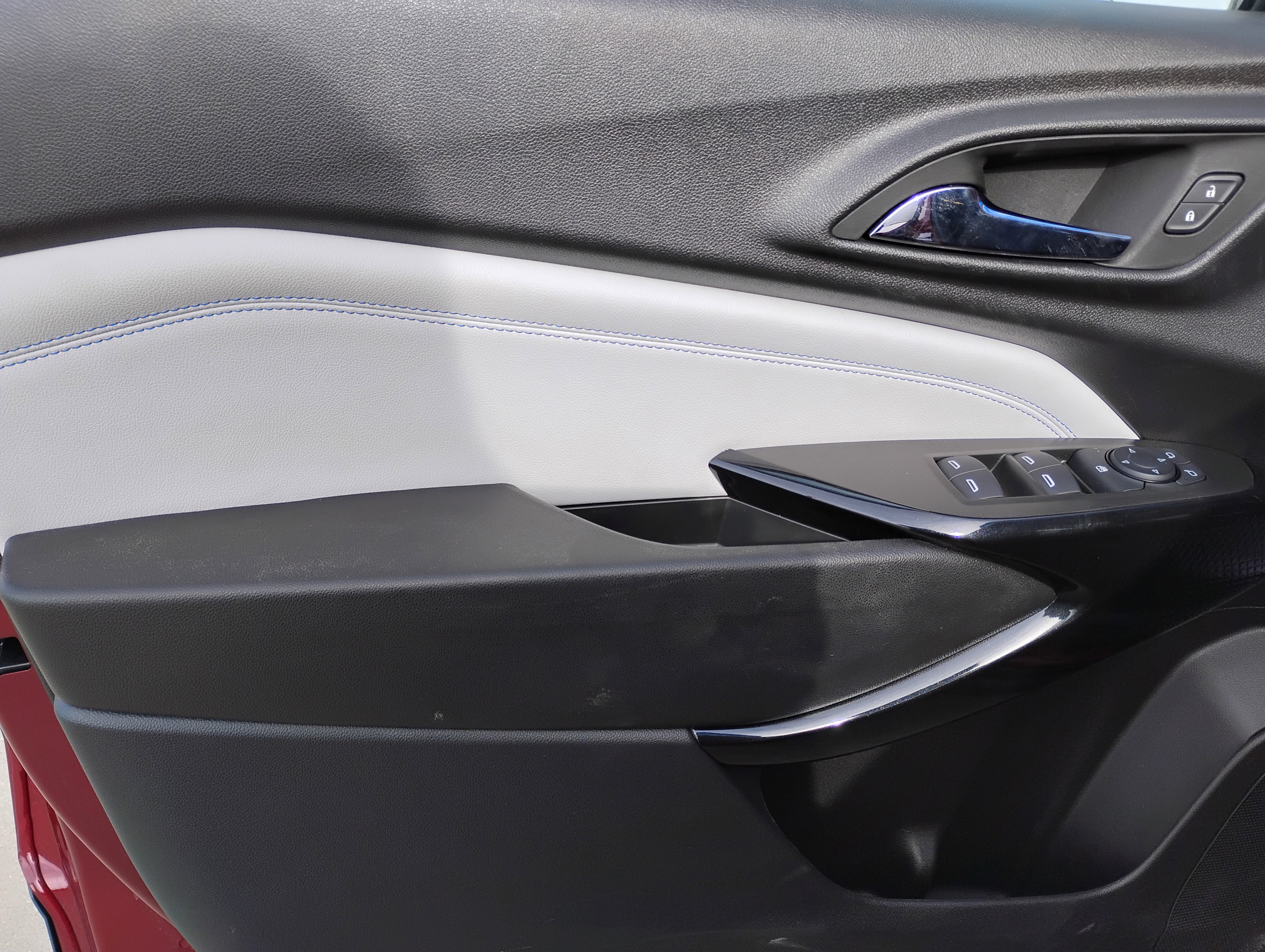 Used 2025 Chevrolet Trax LT w/ LT Convenience Package image 15