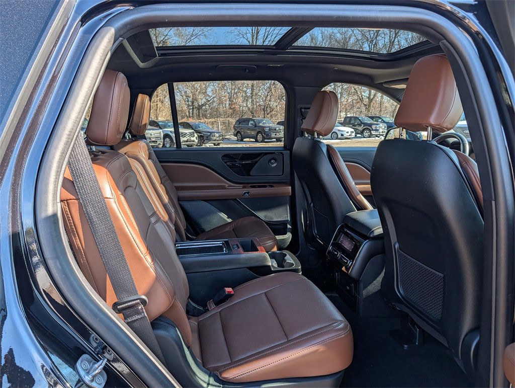 Used 2021 Lincoln Aviator Reserve w/ Equipment Group 201A image 9