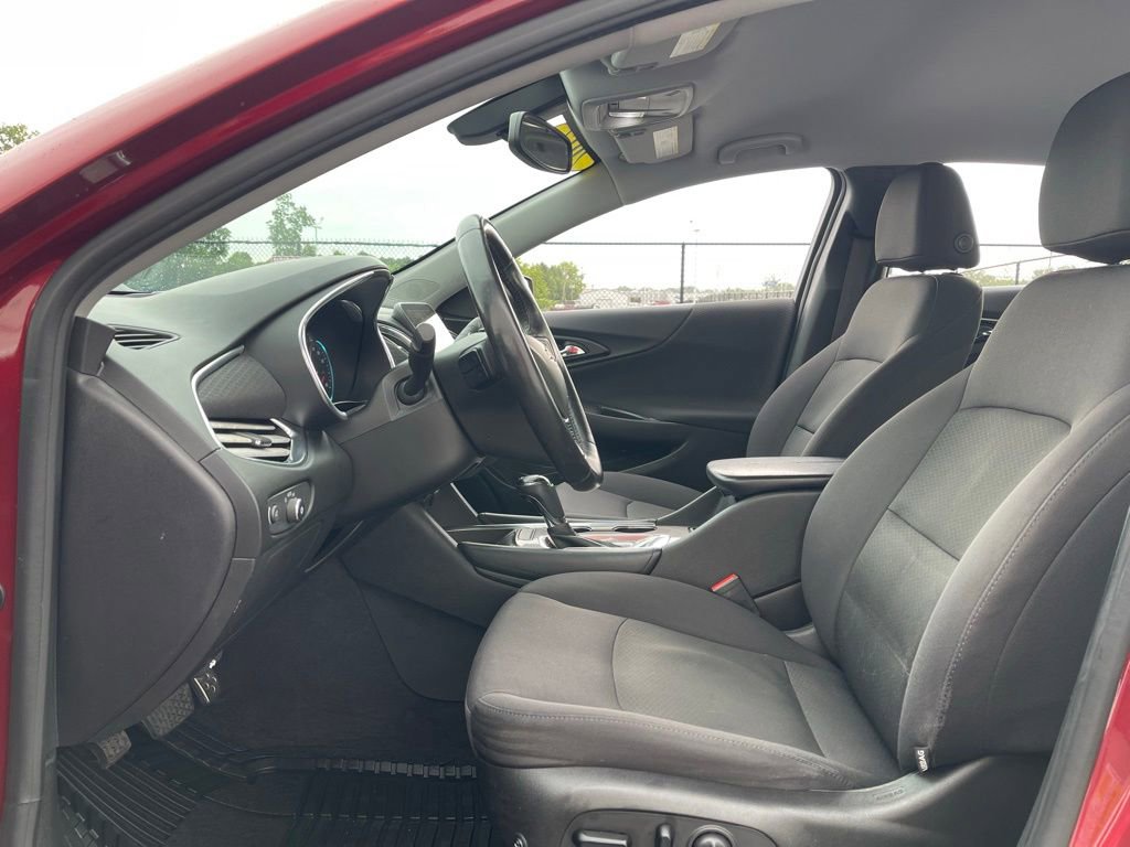 Used 2017 Chevrolet Malibu LT FWD image 15