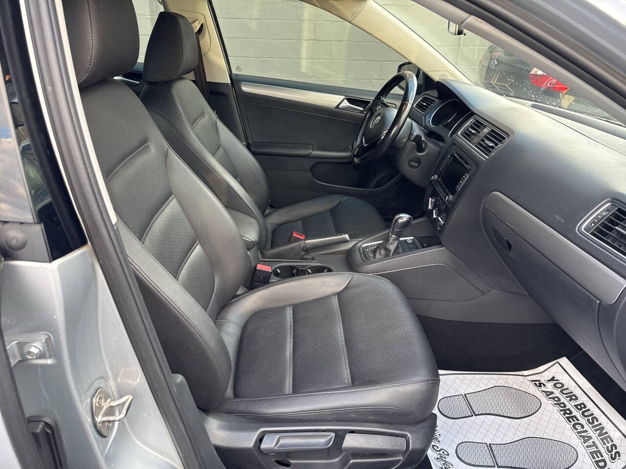 Used 2015 Volkswagen Jetta Sport FWD image 23