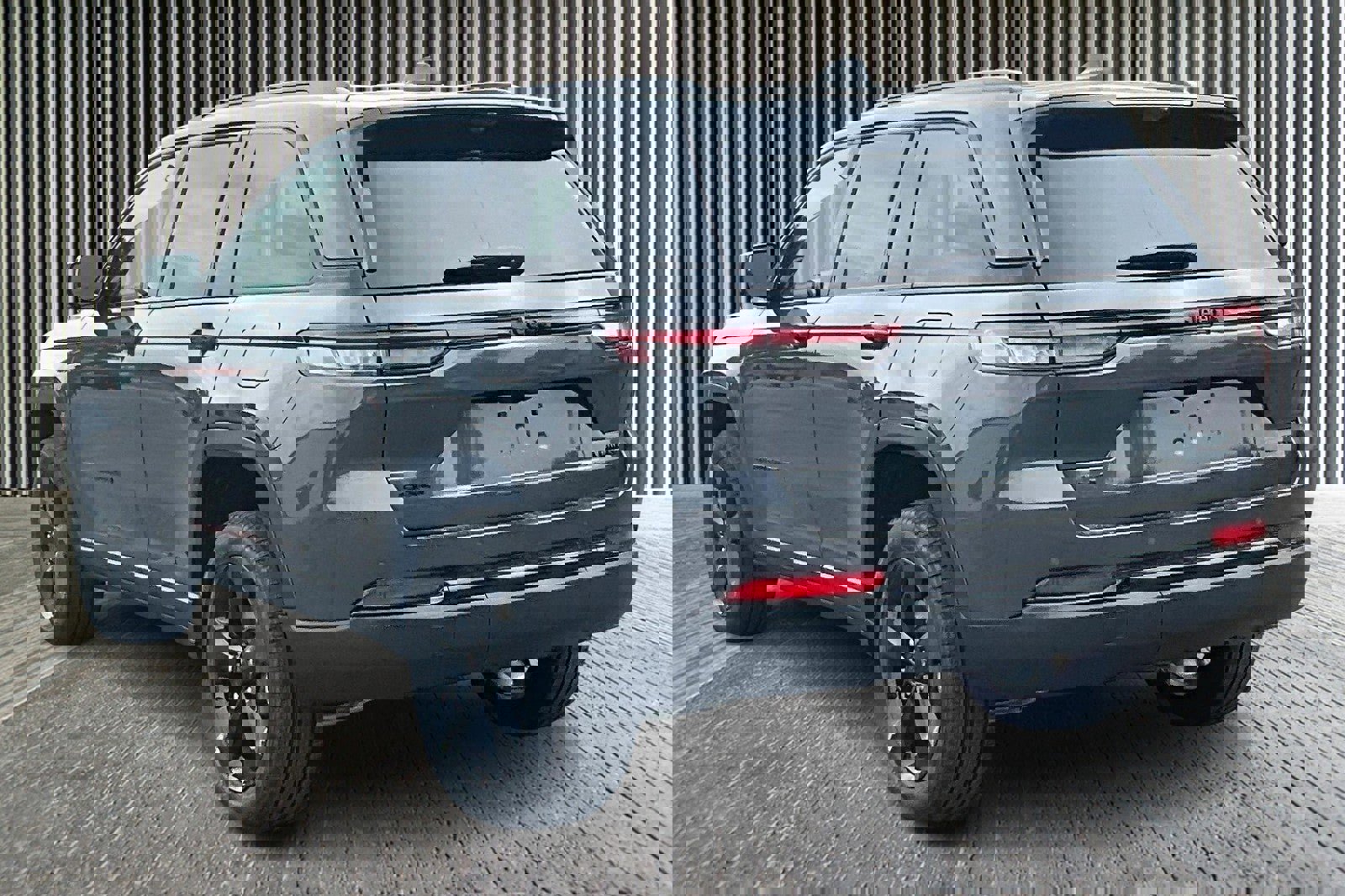 New 2025 Jeep Grand Cherokee Limited w/ Luxury Tech Group II image 3