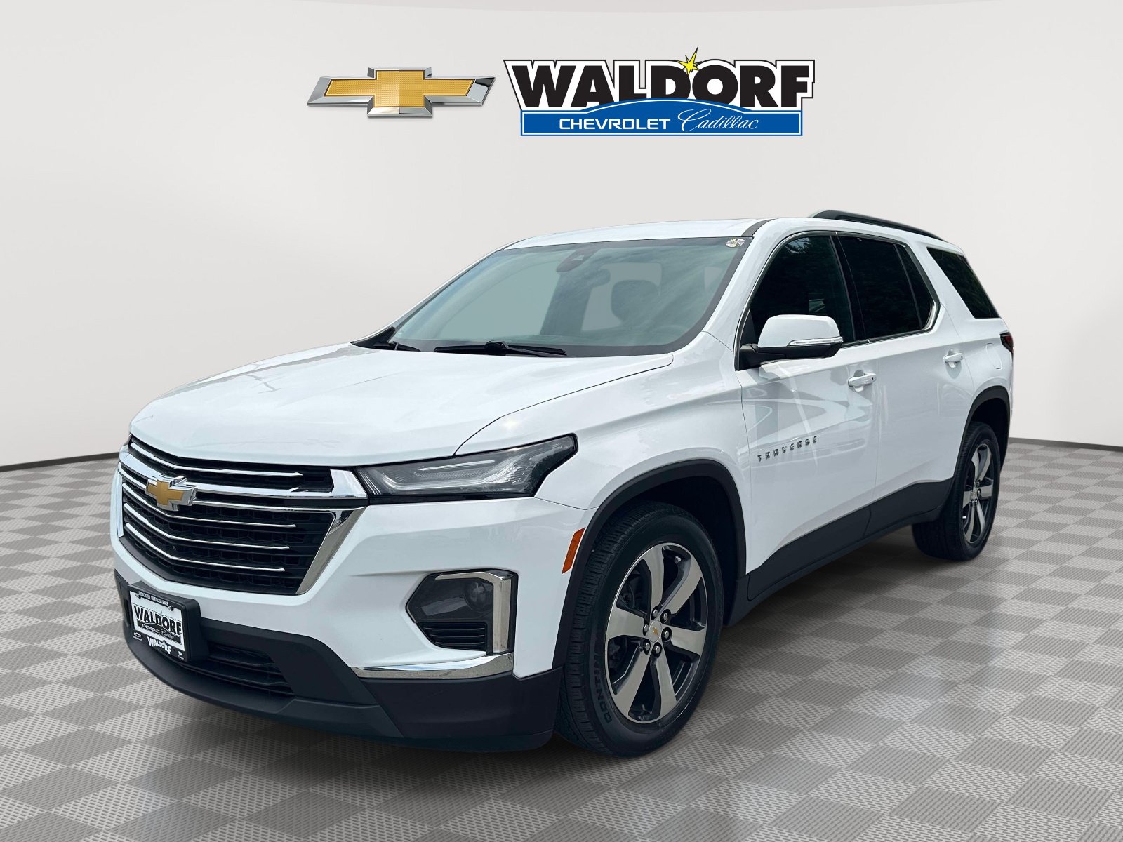 Used 2023 Chevrolet Traverse LT w/ LT Premium Package AWD/4WD image 3