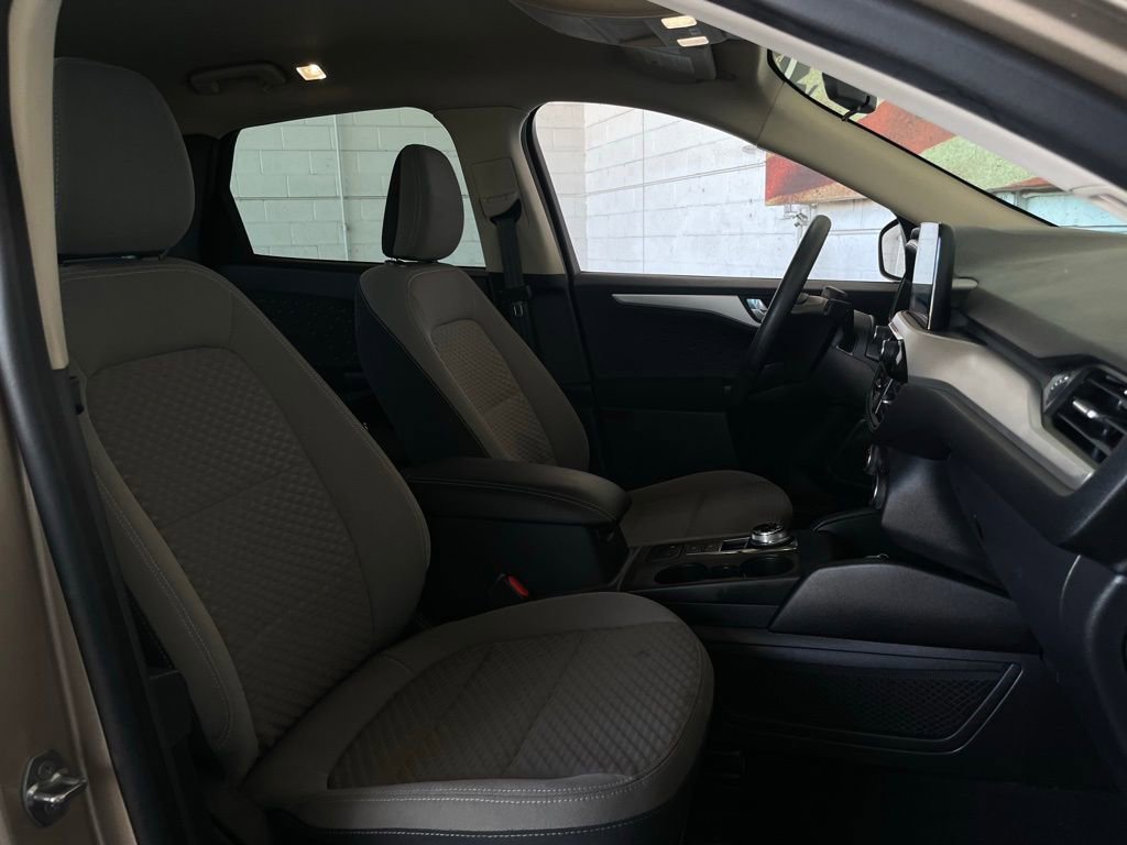 Used 2020 Ford Escape SE FWD image 23