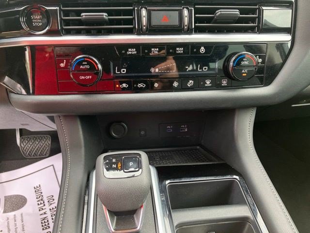 Used 2025 Nissan Pathfinder SL AWD/4WD image 18