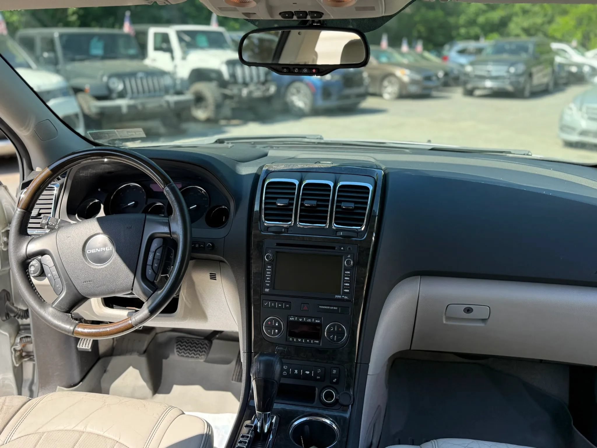 Used 2011 GMC Acadia Denali AWD/4WD image 21