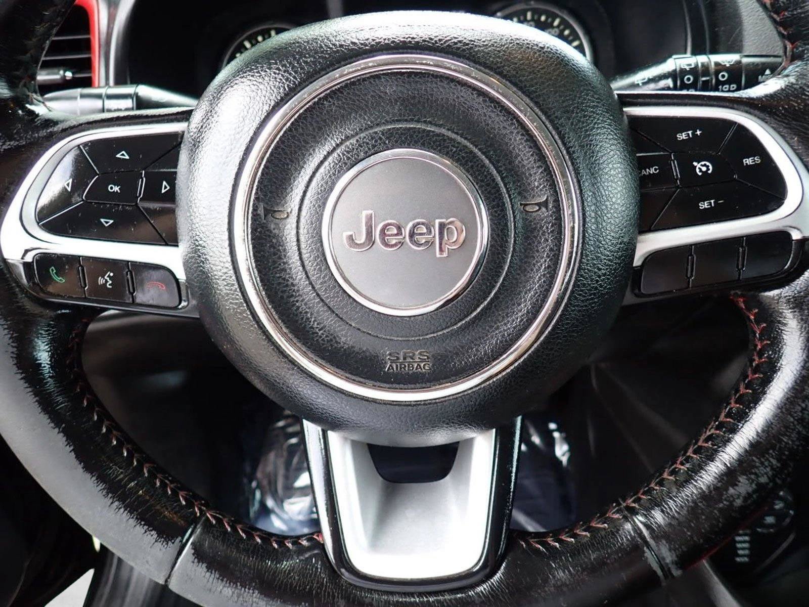 Used 2017 Jeep Renegade Trailhawk AWD/4WD image 14
