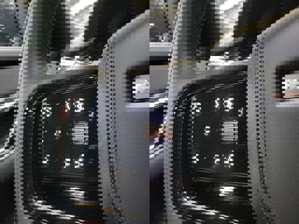 New 2026 Land Rover Range Rover Velar Dynamic SE image 15