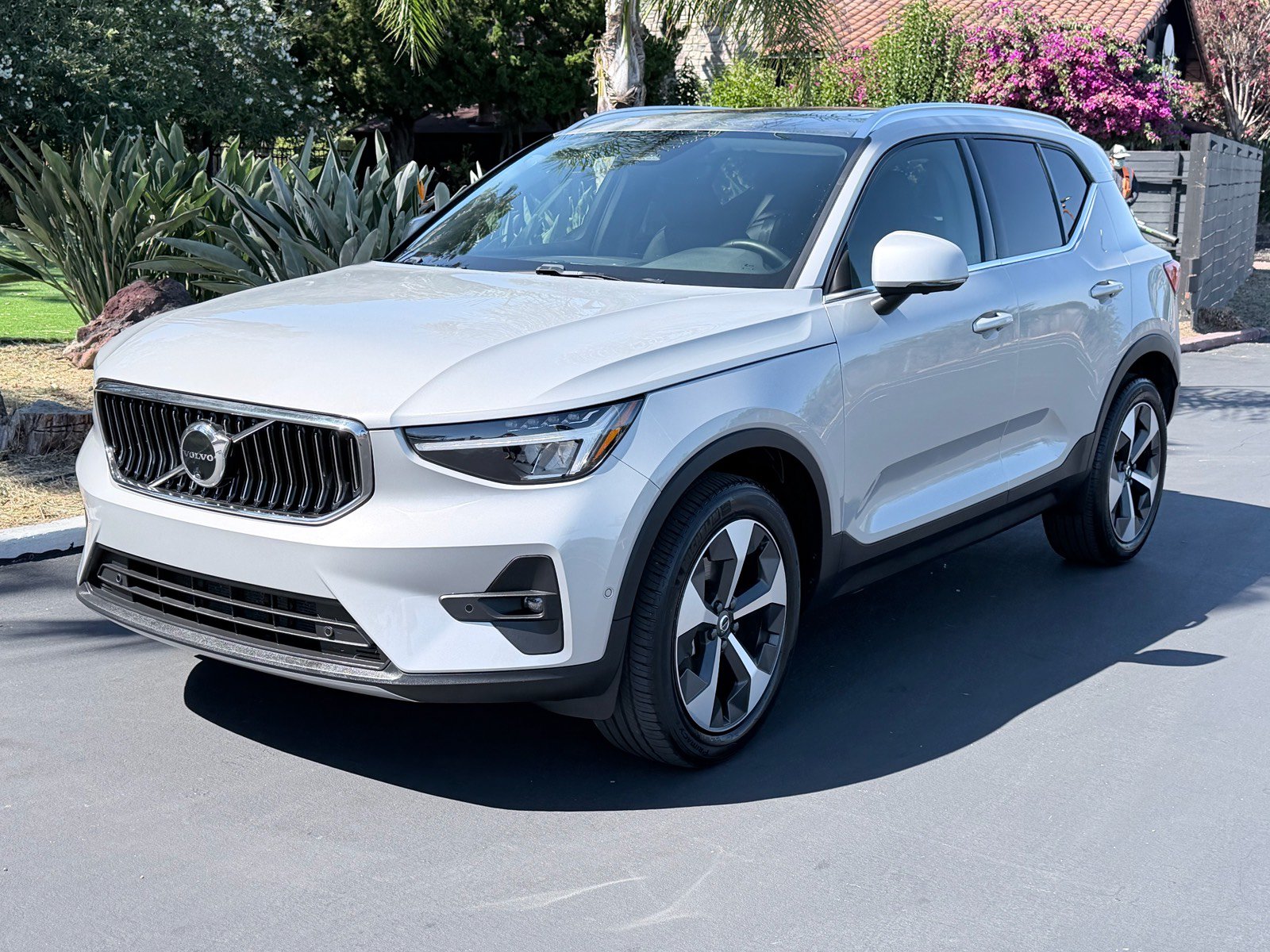 Used 2025 Volvo XC40 B5 Plus
