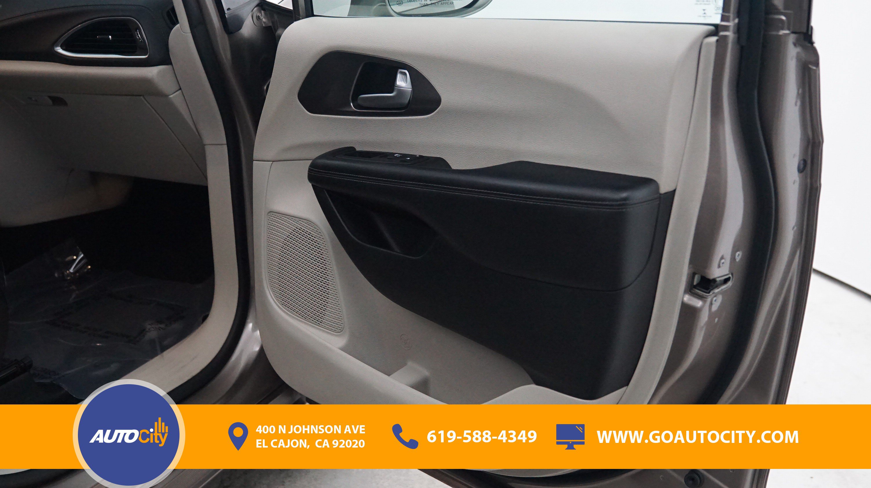 Used 2017 Chrysler Pacifica Limited w/ Advanced Safetytec Group FWD image 17
