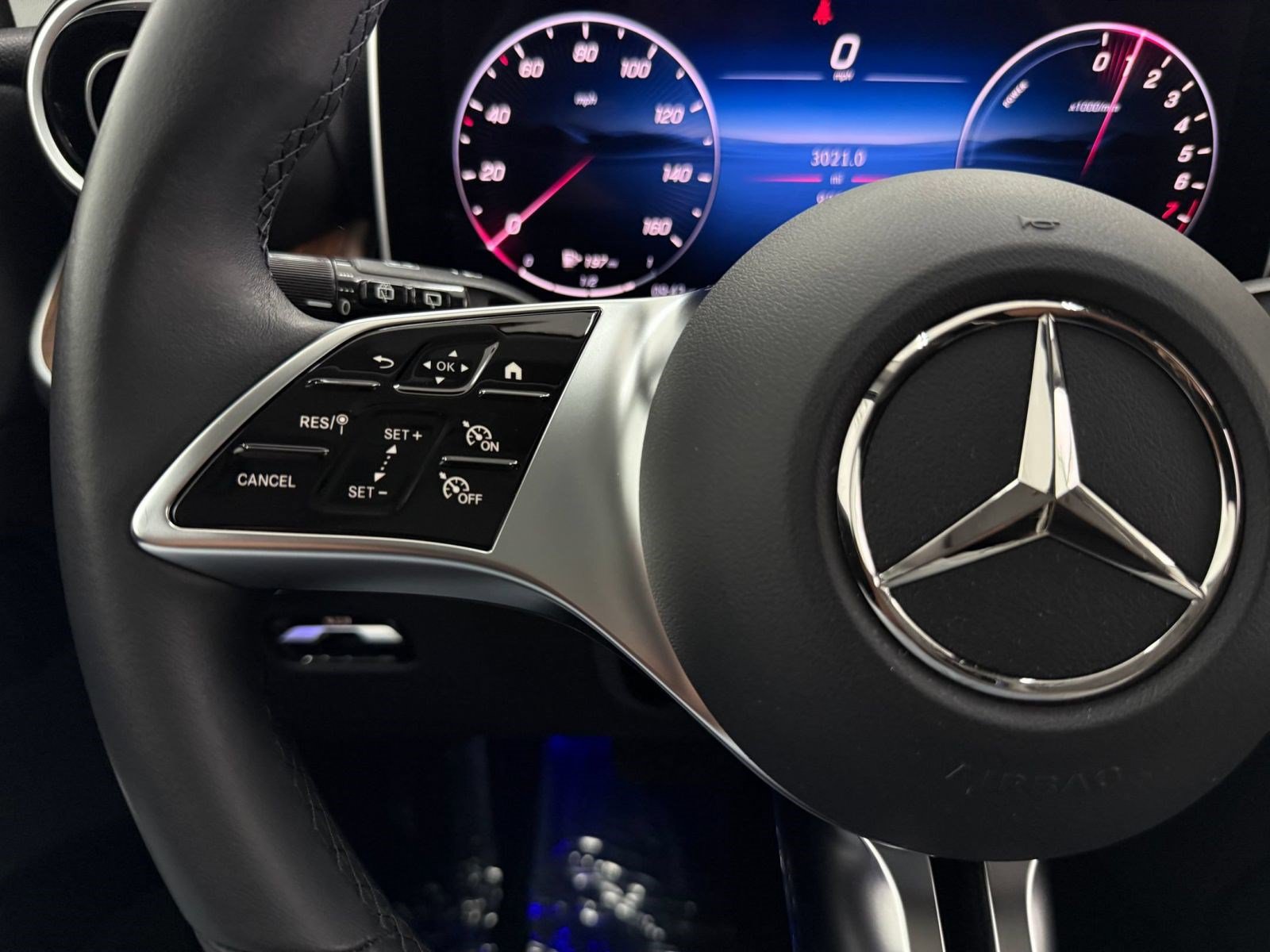 Used 2025 Mercedes-Benz GLC 350e 4MATIC image 14