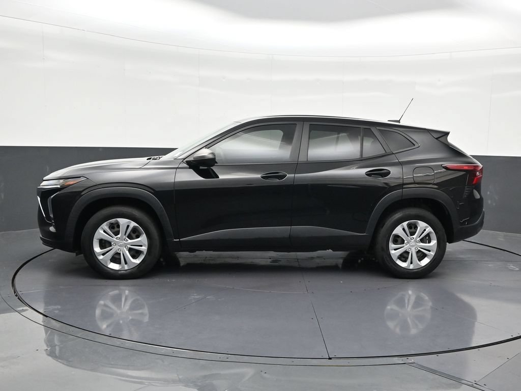 Used 2024 Chevrolet Trax LS FWD image 2