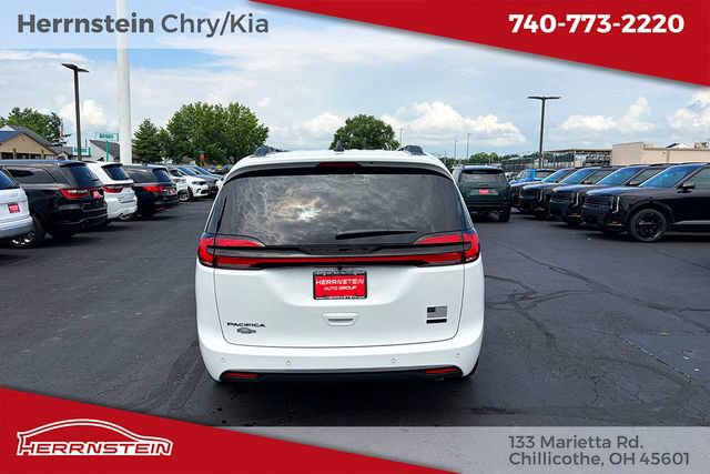 New 2027 Chrysler Pacifica Select FWD image 29