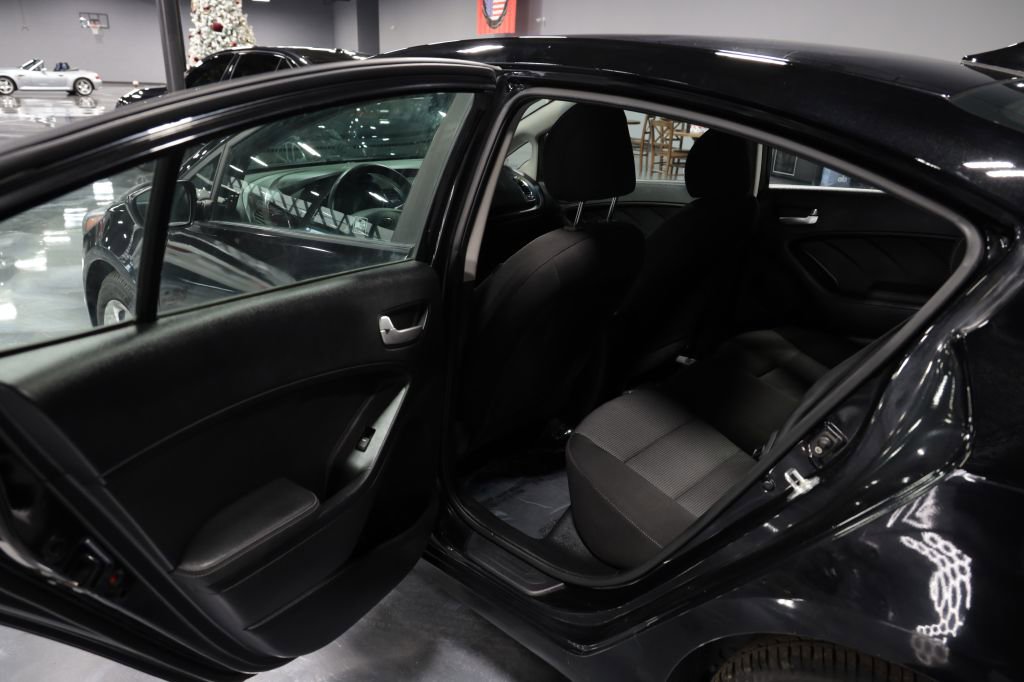 Used 2018 Kia Forte LX image 15