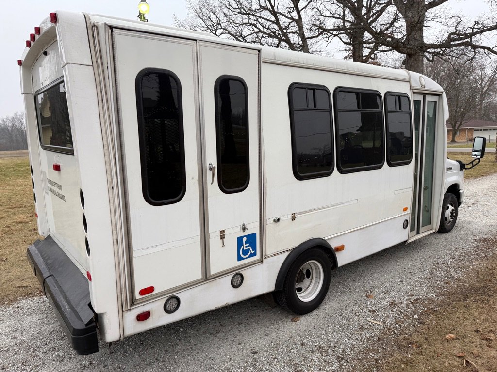 Used 2019 Ford E-450 and Econoline 450 Super Duty w/ Shuttle Bus Prep Package image 8