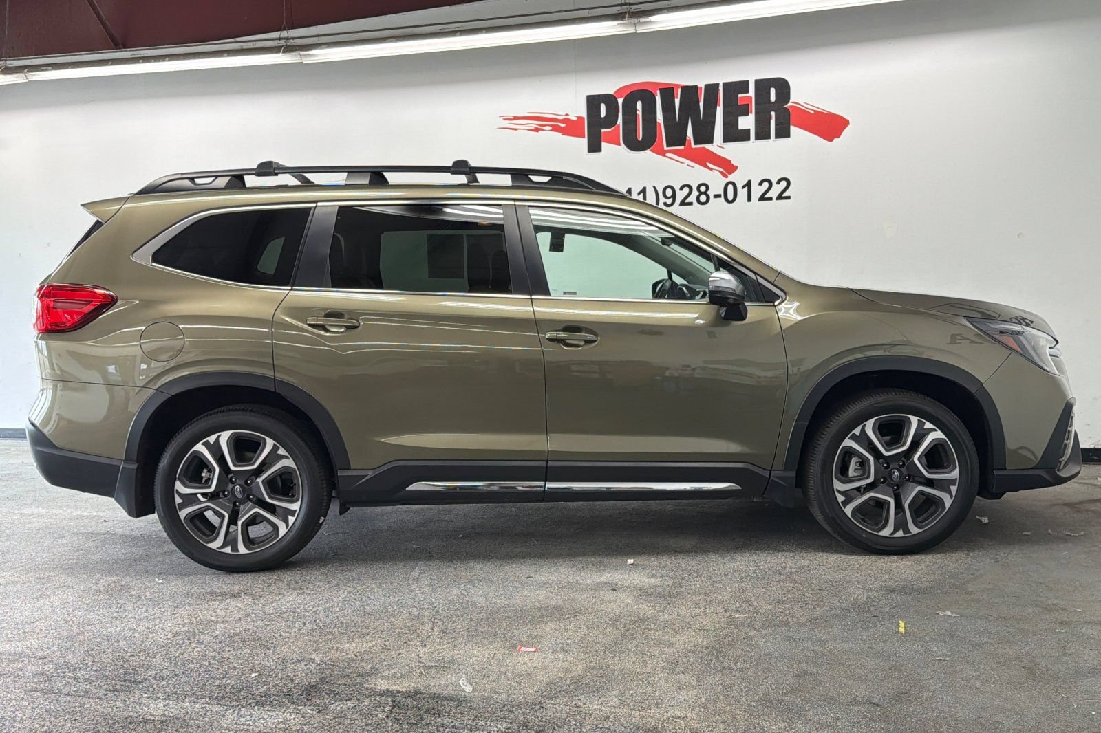 Used 2023 Subaru Ascent Limited w/ Technology Package AWD/4WD image 3