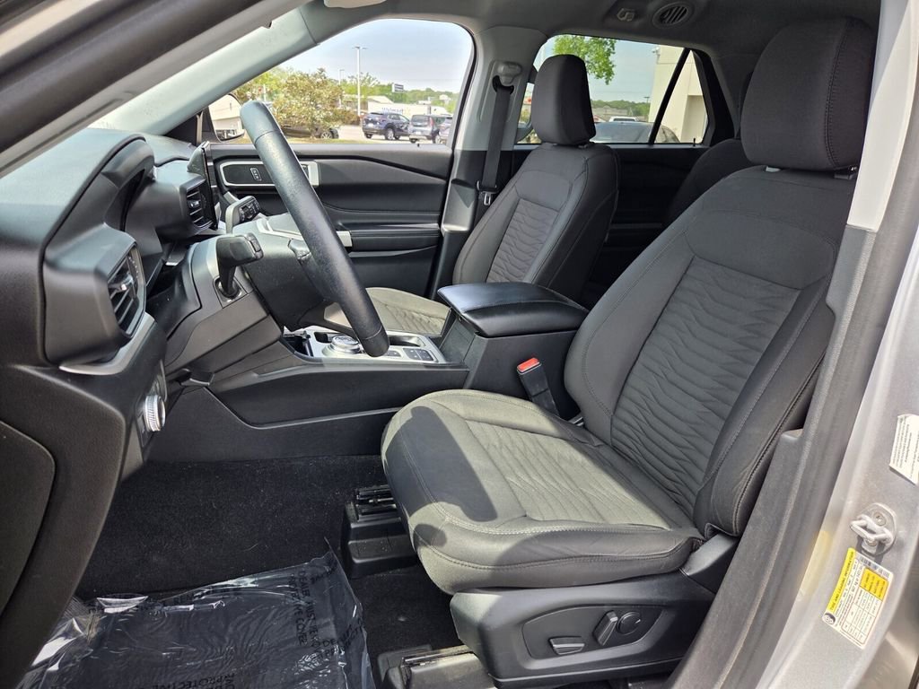Used 2021 Ford Explorer XLT image 9