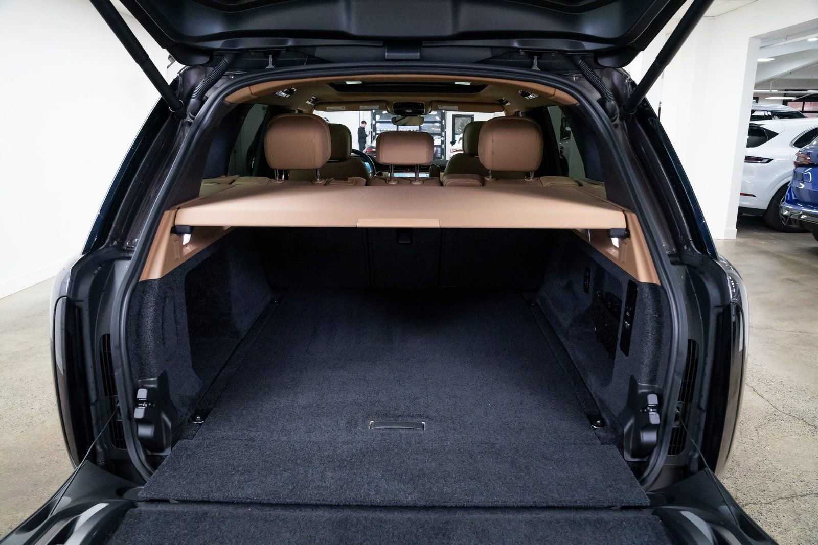Used 2023 Land Rover Range Rover SE image 8