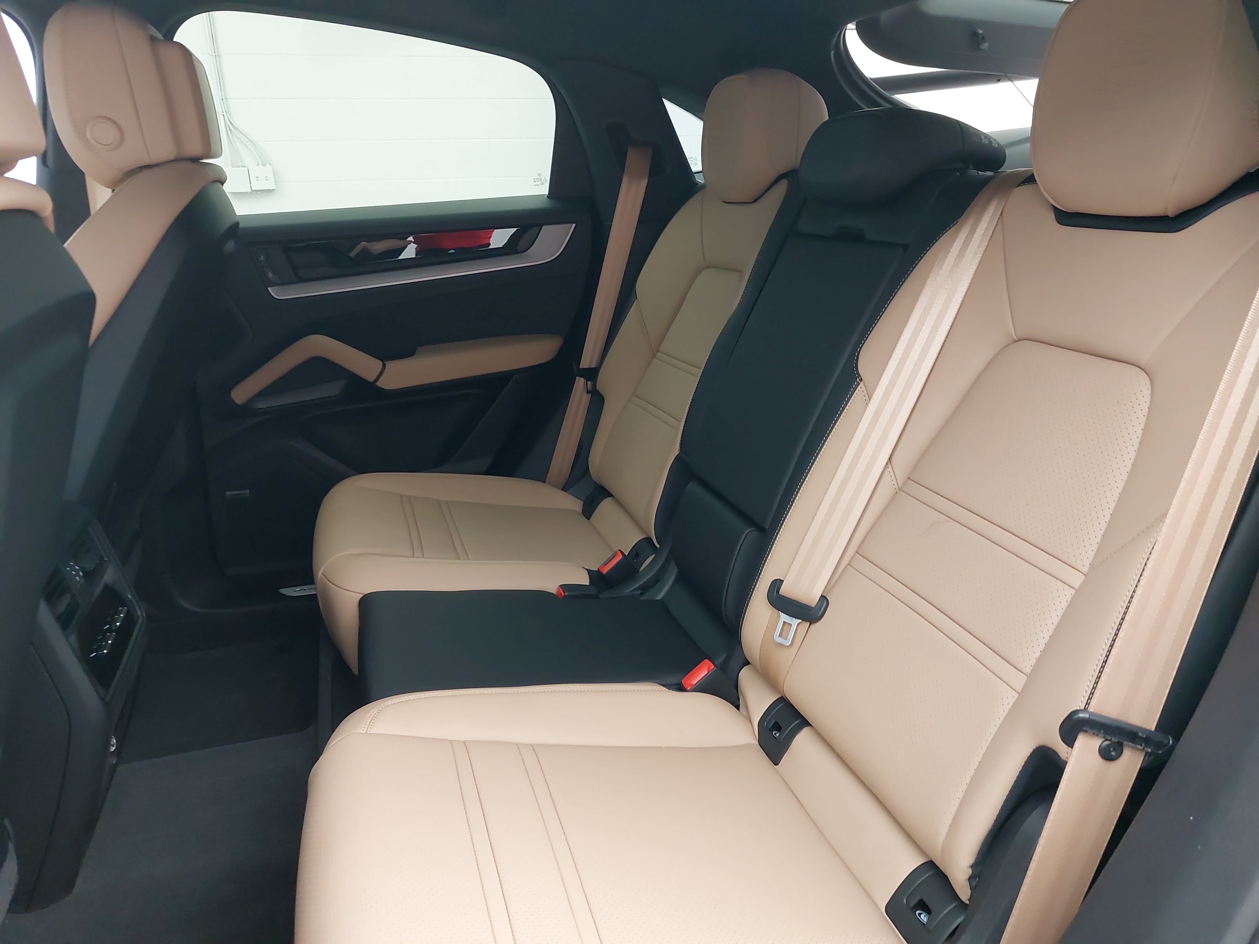 Certified 2026 Porsche Cayenne E-Hybrid Coupe AWD/4WD image 16