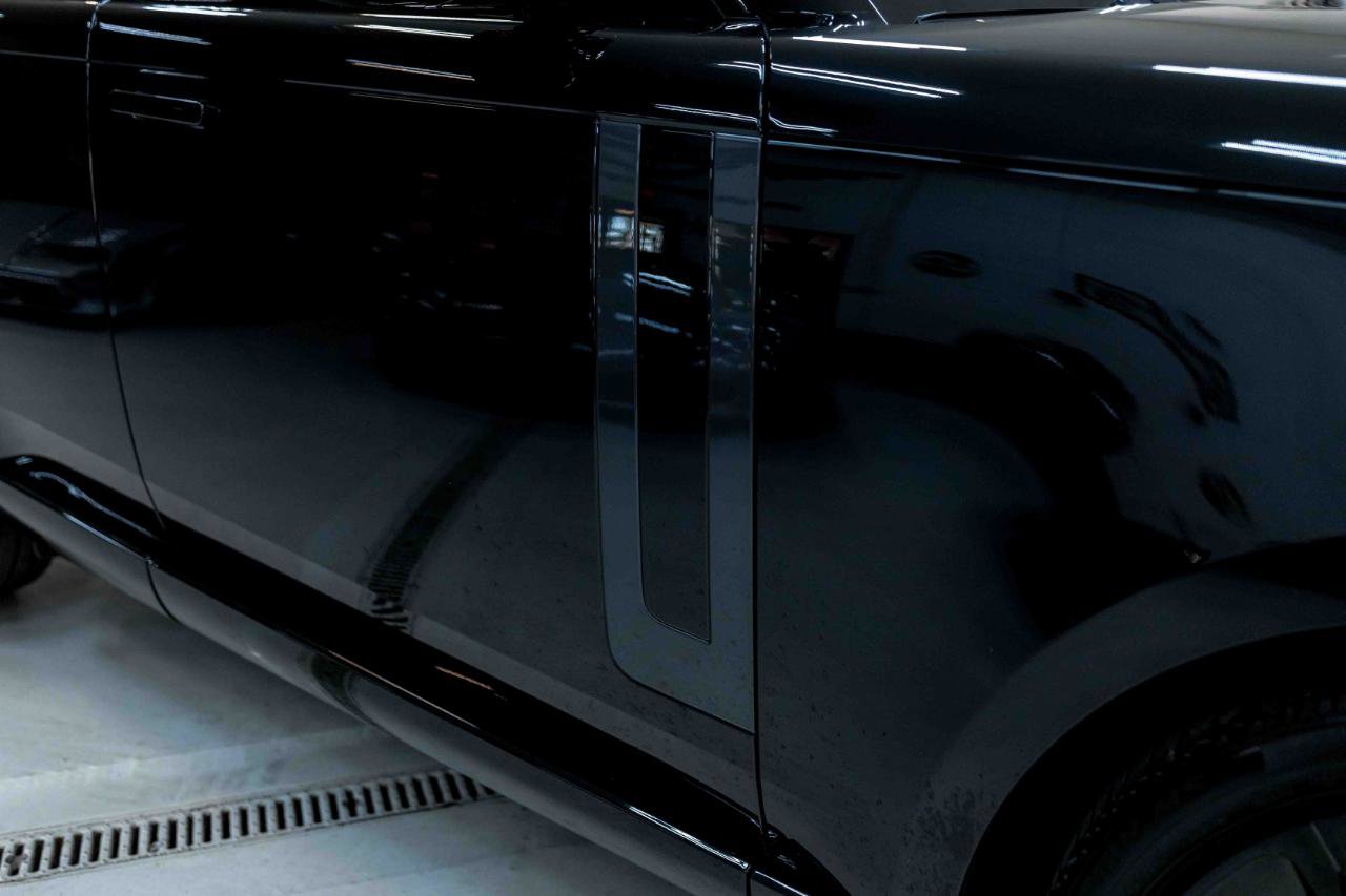 Used 2025 Land Rover Range Rover SE image 18