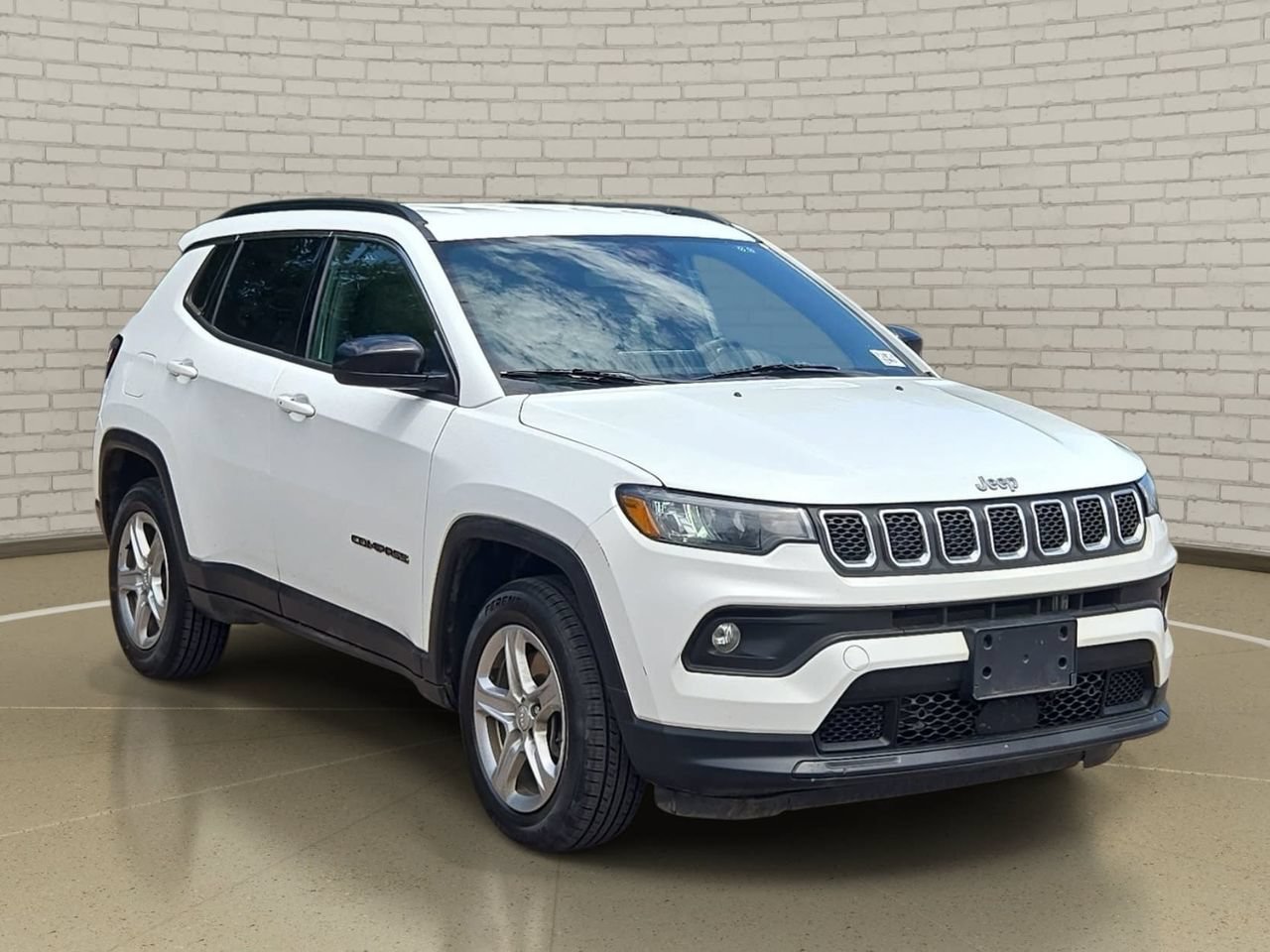 Used 2023 Jeep Compass Latitude AWD/4WD image 3