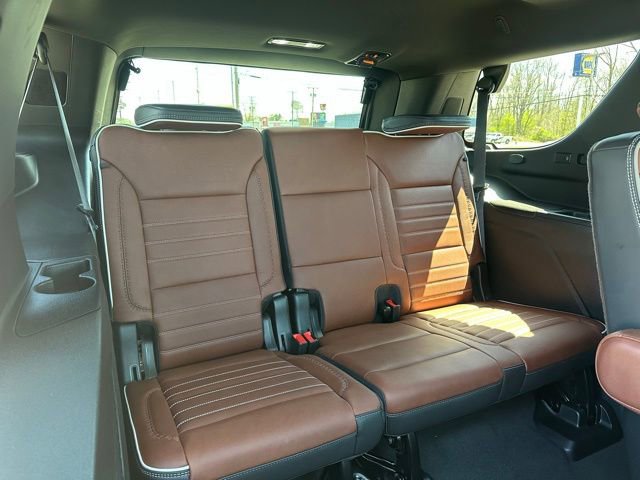 Used 2024 GMC Yukon Denali Ultimate AWD/4WD image 15