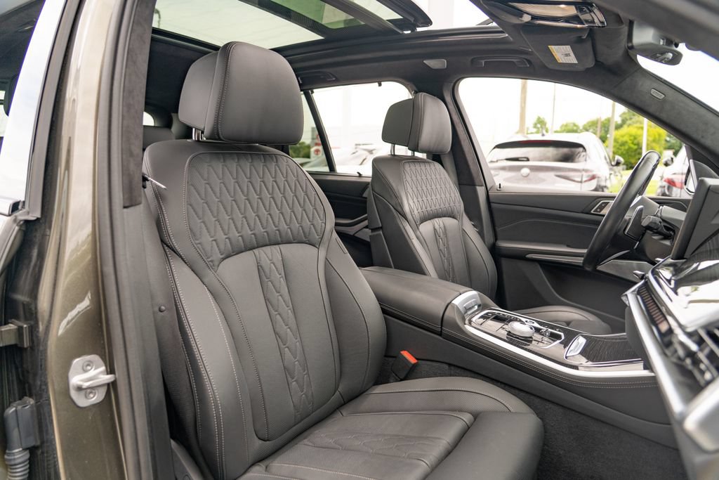 Used 2024 BMW X5 M60i AWD/4WD image 22