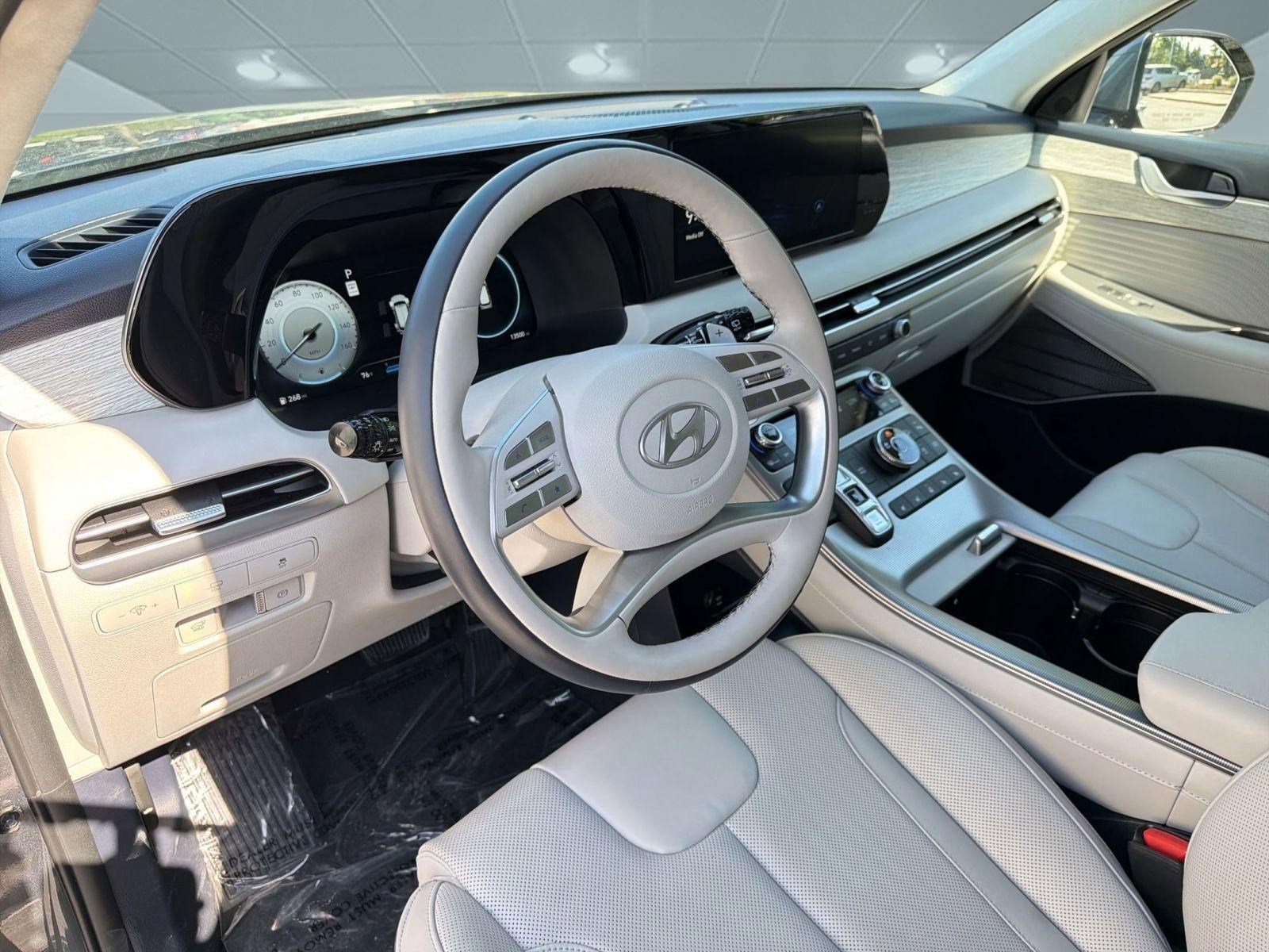 Used 2025 Hyundai Palisade Calligraphy AWD/4WD image 3