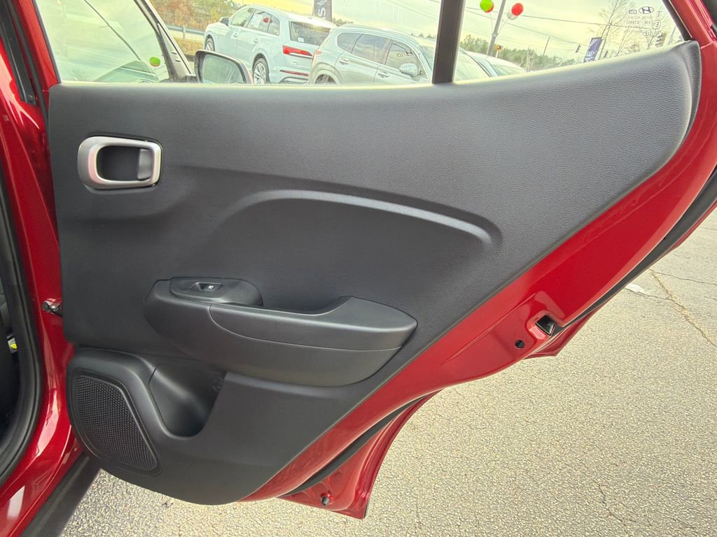 Used 2024 Hyundai Venue SE image 16