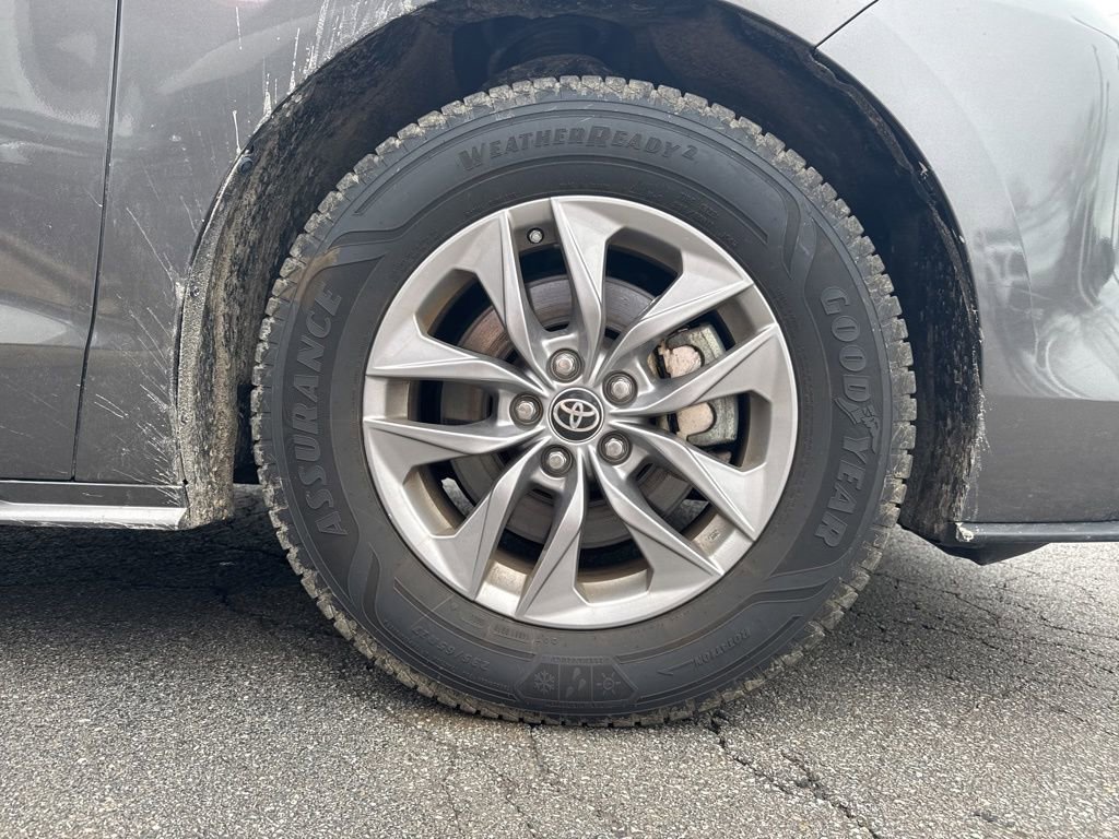 Certified 2023 Toyota Sienna XLE FWD image 53