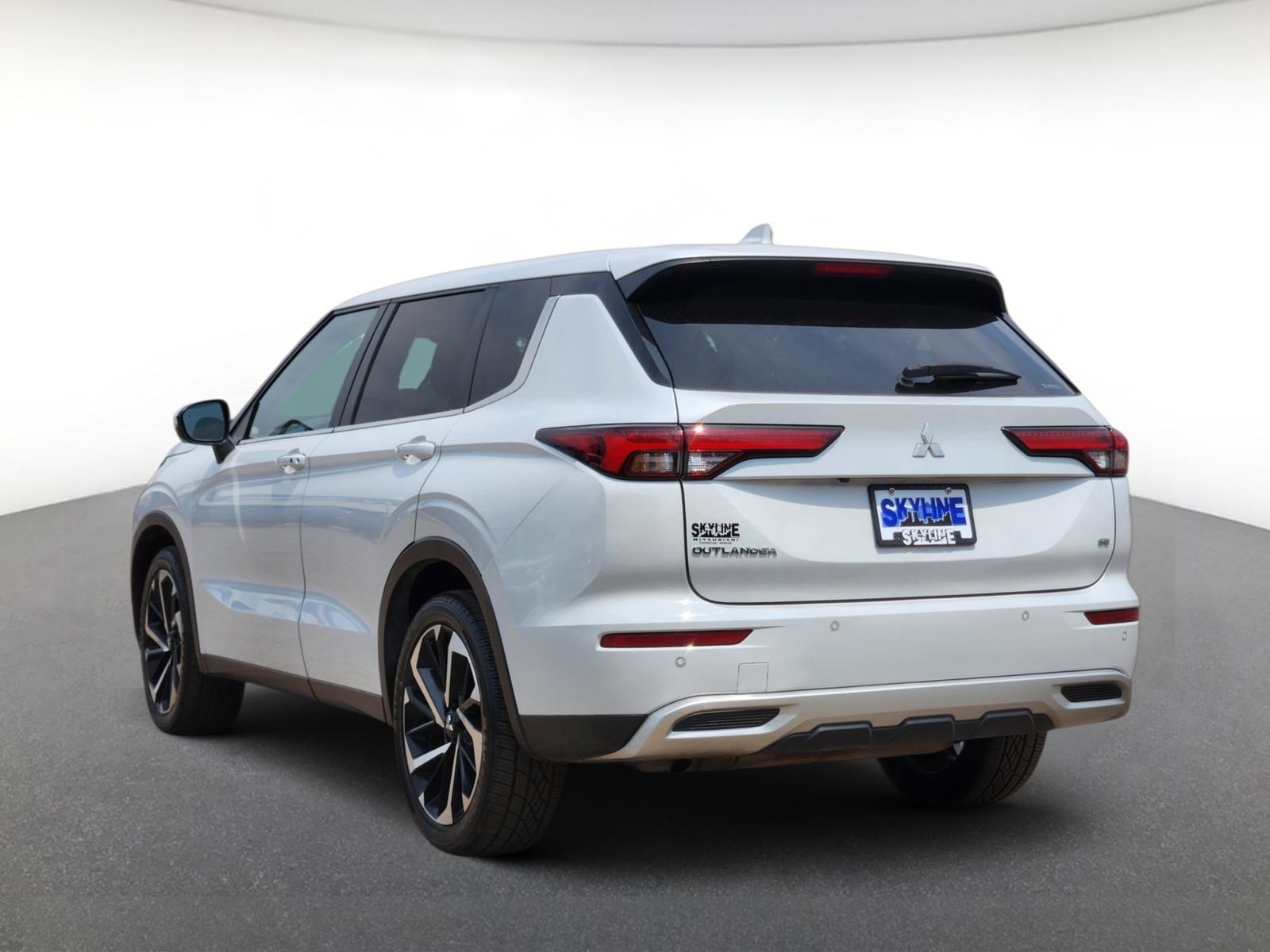 Used 2024 Mitsubishi Outlander SE AWD/4WD image 4