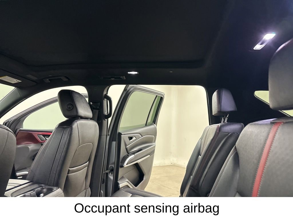 Used 2024 Chevrolet Traverse RS image 31