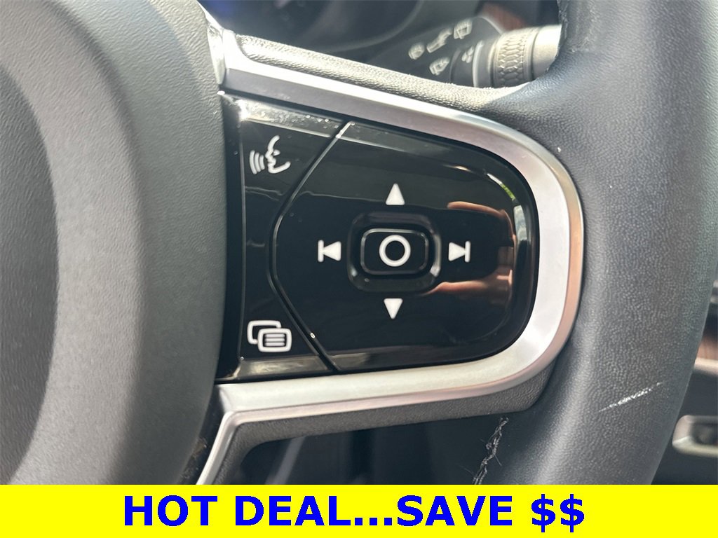 Used 2023 Volvo XC60 B5 Plus image 22