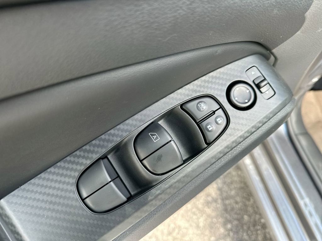 Used 2025 Nissan Altima 2.5 SV image 23