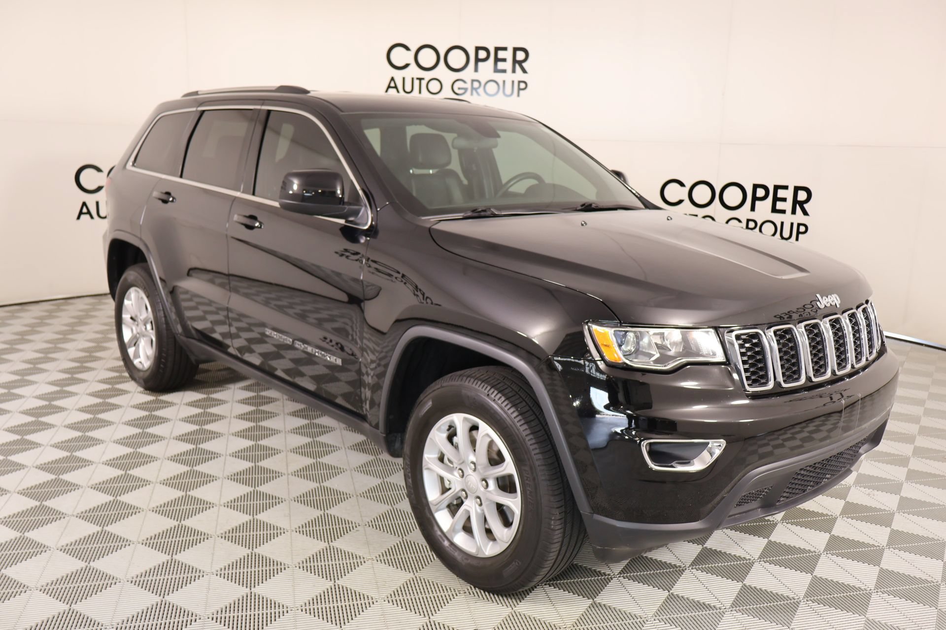 Used 2021 Jeep Grand Cherokee Laredo X AWD/4WD image 1