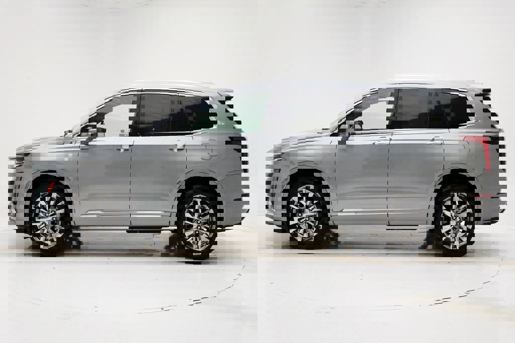 Used 2025 Cadillac XT6 Premium Luxury image 7